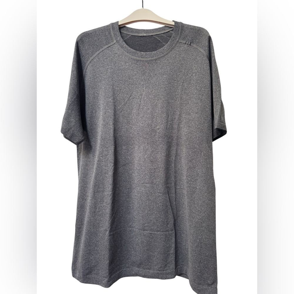 lululemon athletica Men's Gray Crew Neck Short Sleeve Tee